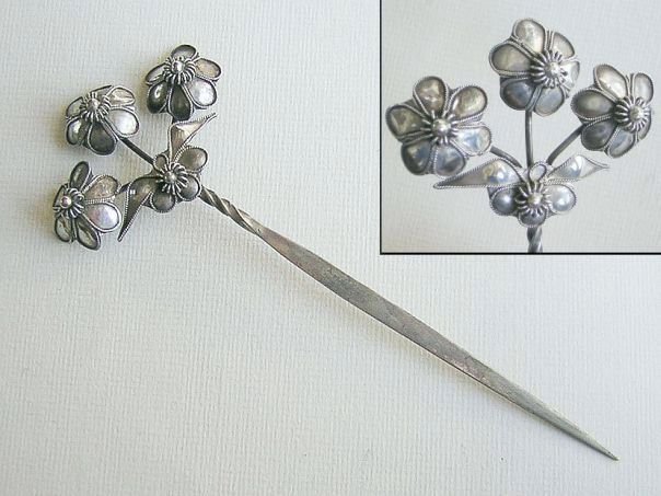 Hairpin with four flowers – (8998)